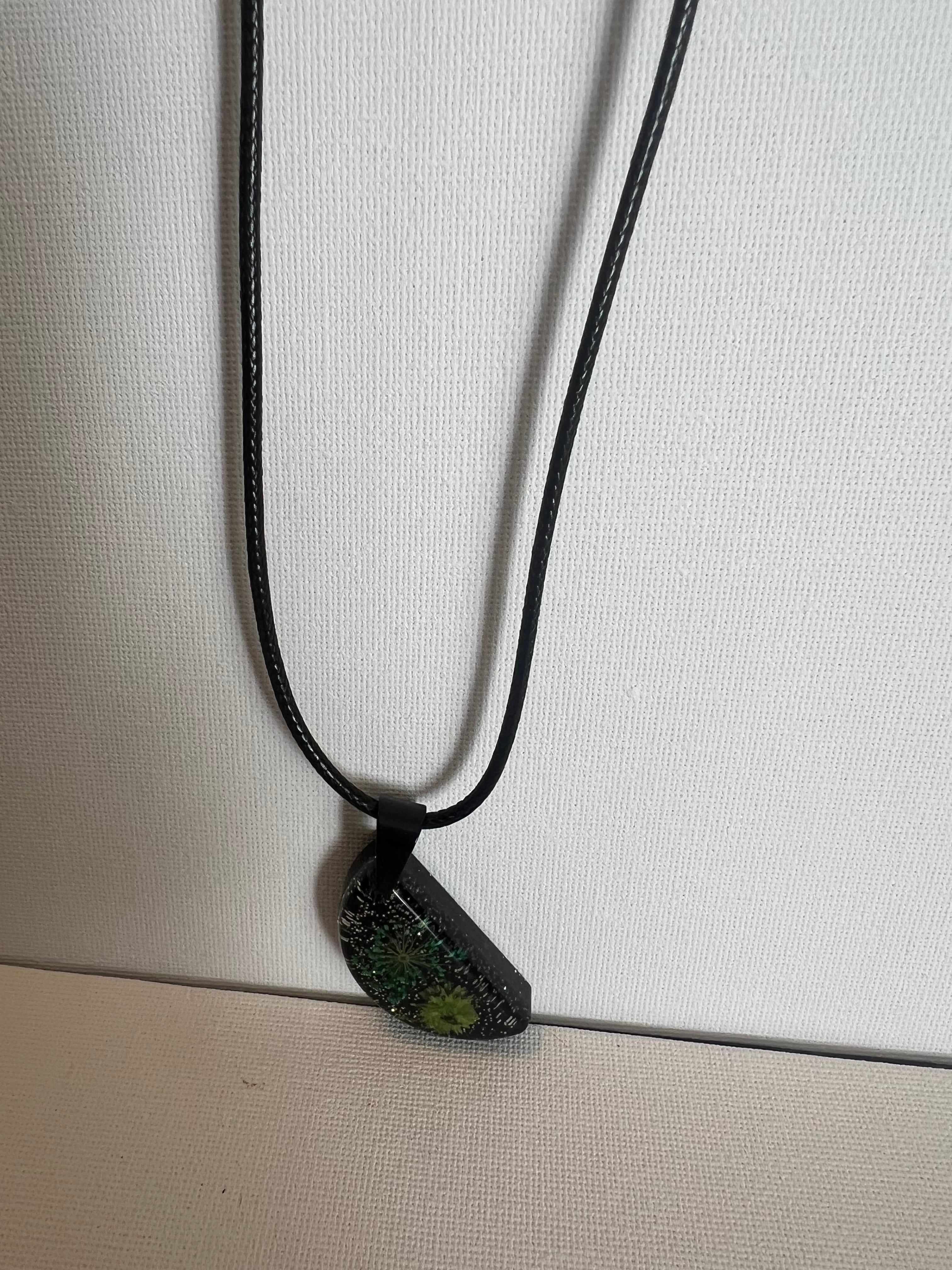 Black floral resin necklace